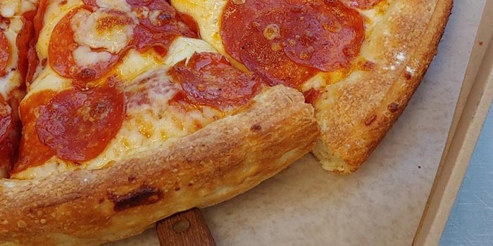 Chicago Connection in Boise at Downtown serves the best deep dish Italian style pizza